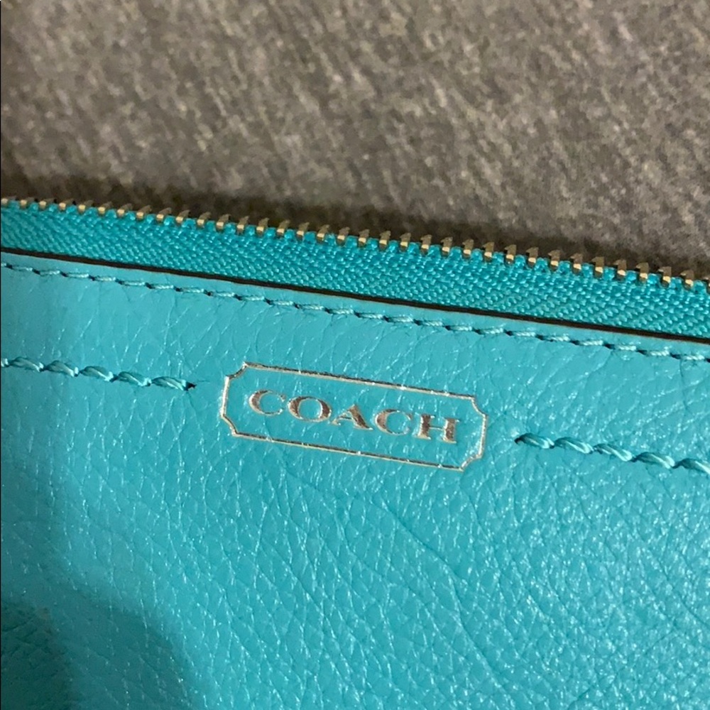 SOLD BRAND NEW COACH Accordion Zip Wallet - Picture 2 of 5